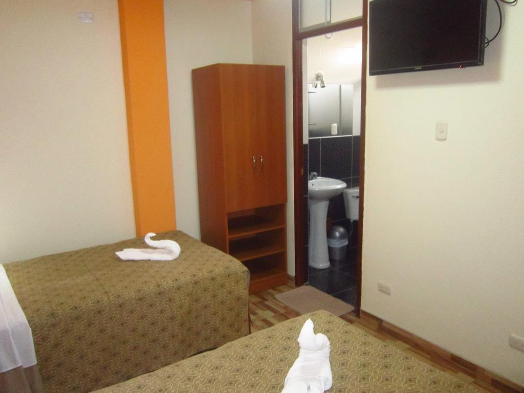 Hotel Plaza Трухильо Экстерьер фото